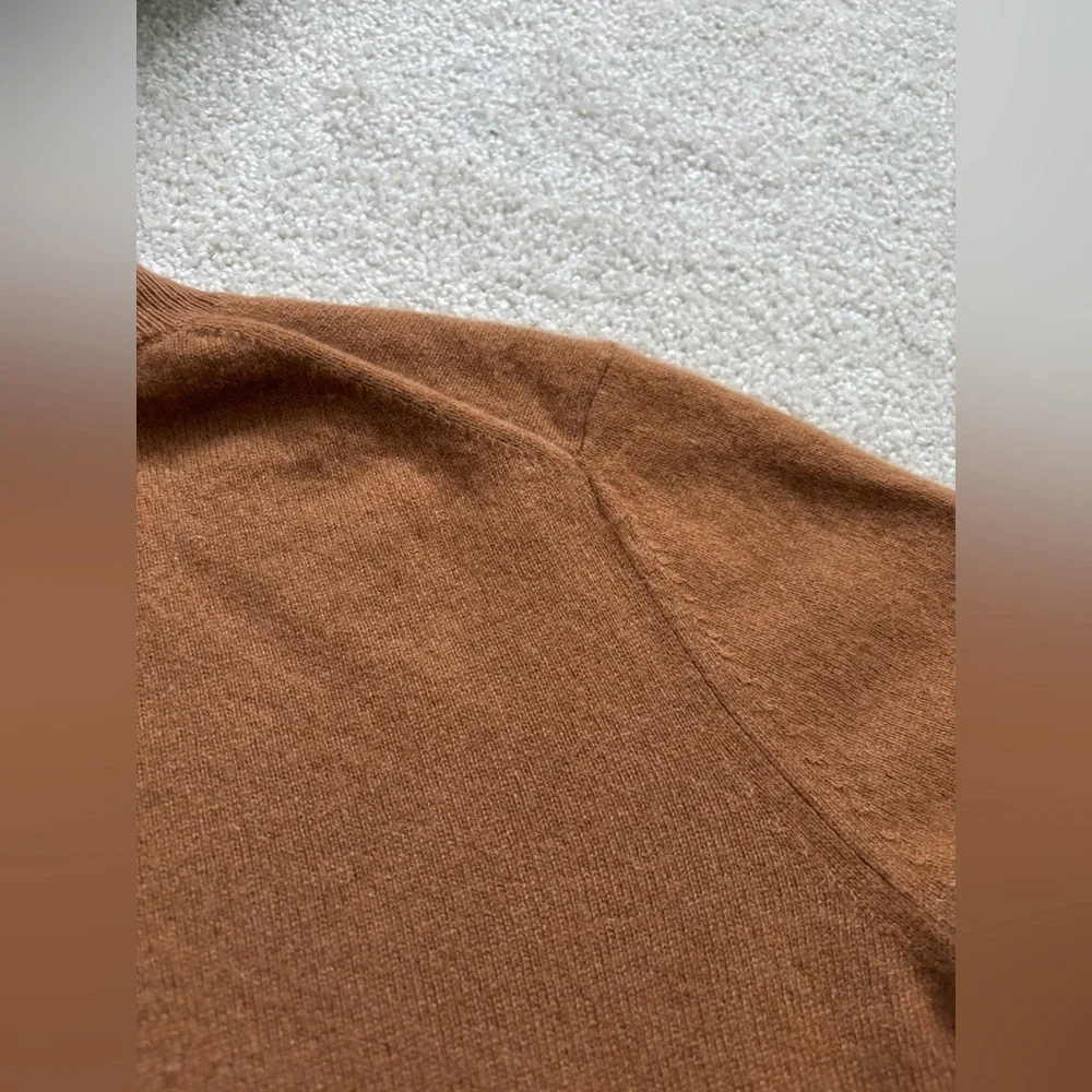 UNIQLO 100% Cashmere Sweater Camel Brown Crewneck Soft Minimalist Size S - Picture 6 of 6